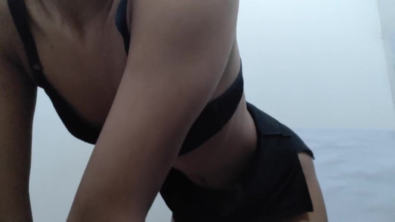 desigirl93: Masterbat seul dans la chambre