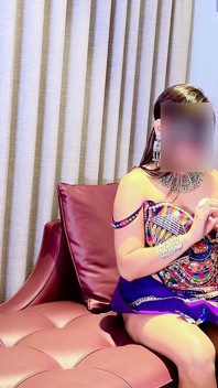 Invitado a la habitación del hotel con el pretexto de garba 2 días ambientando, Jaslin y Raj en juego de rol