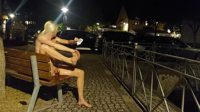 sweetfeet29: Minyak Di Kejiranan Bogel Sebenar