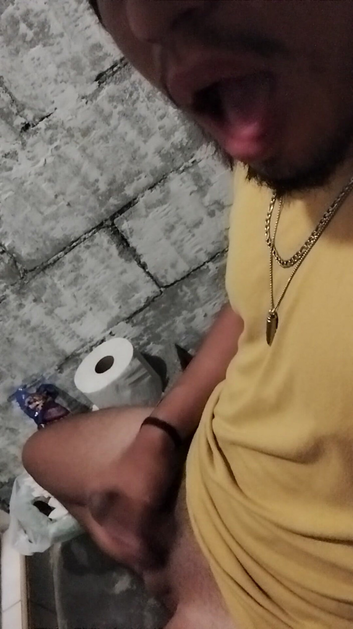 AlexAlejandro13: Join the Bathroom