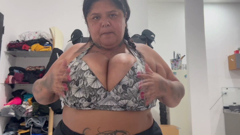 Mary Jhuana: Blowjob dan handjob: awek montel menghisap sehingga pancutan keluar