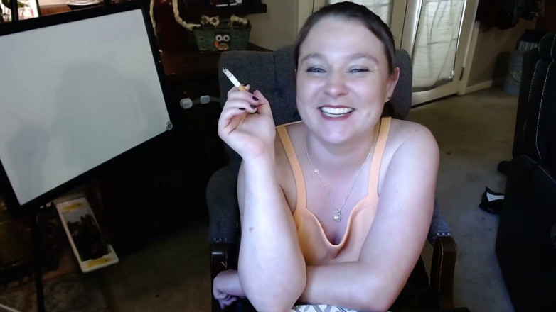 Mistress Michella Marijuana: 吸烟的女主人做一个双面性爱