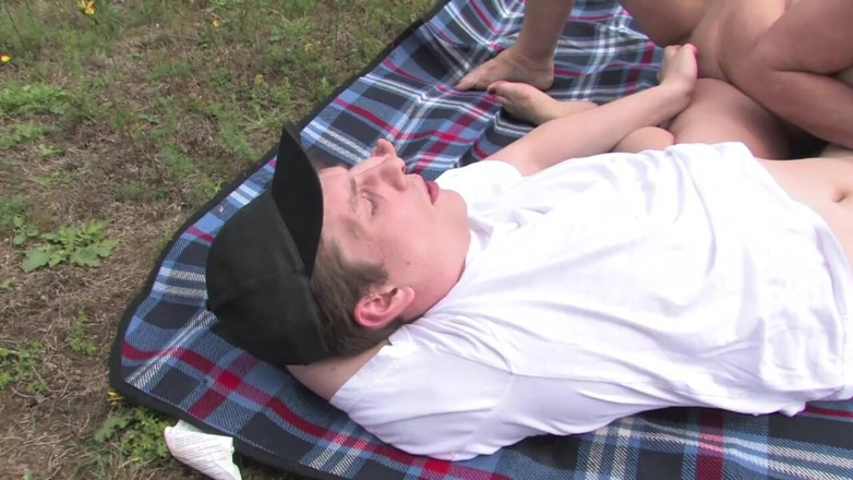 Slutty Milf: Venkovní kouření pro mladšího chládka