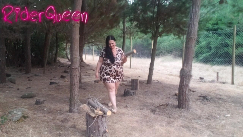 Riderqueen BBW Step Mom Latina Ebony: रीकॉपिंग वुड्स सेक्सी सौतेली मम्मी आउटडोर