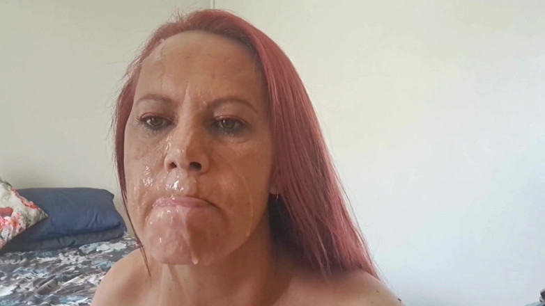 Exotic Tracy: Курюча мамка з великими цицьками смокче член, отримує величезний камшот в обличчя!