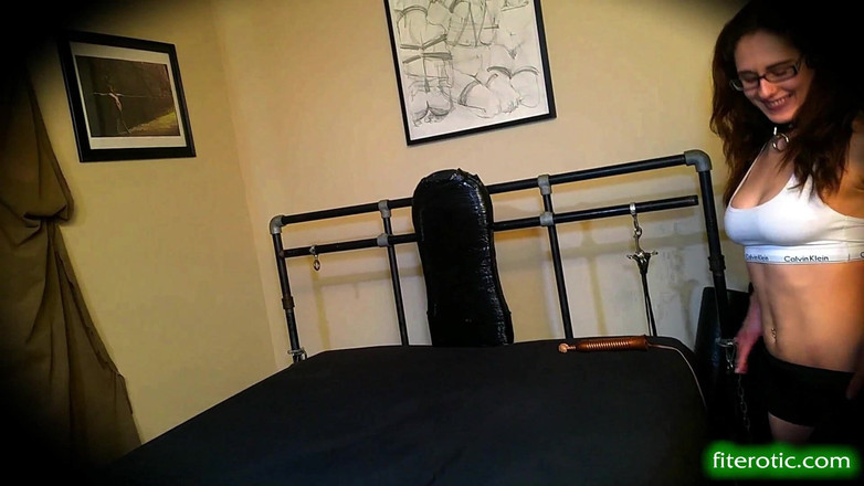 David Mack Video: La ragazza yoga si masturba