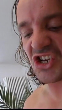 Šukám svou sexy nevlastní dceru s dokonalým tělem doma