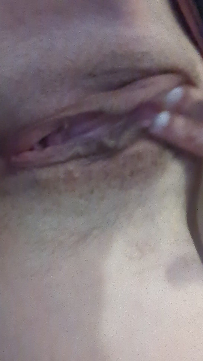 Laneee: Pussy Playing