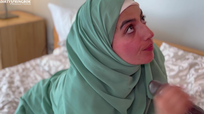 Aaliyah Yasin: Hijabi Aaliyah Yasin recebe uma grande surpresa de josy