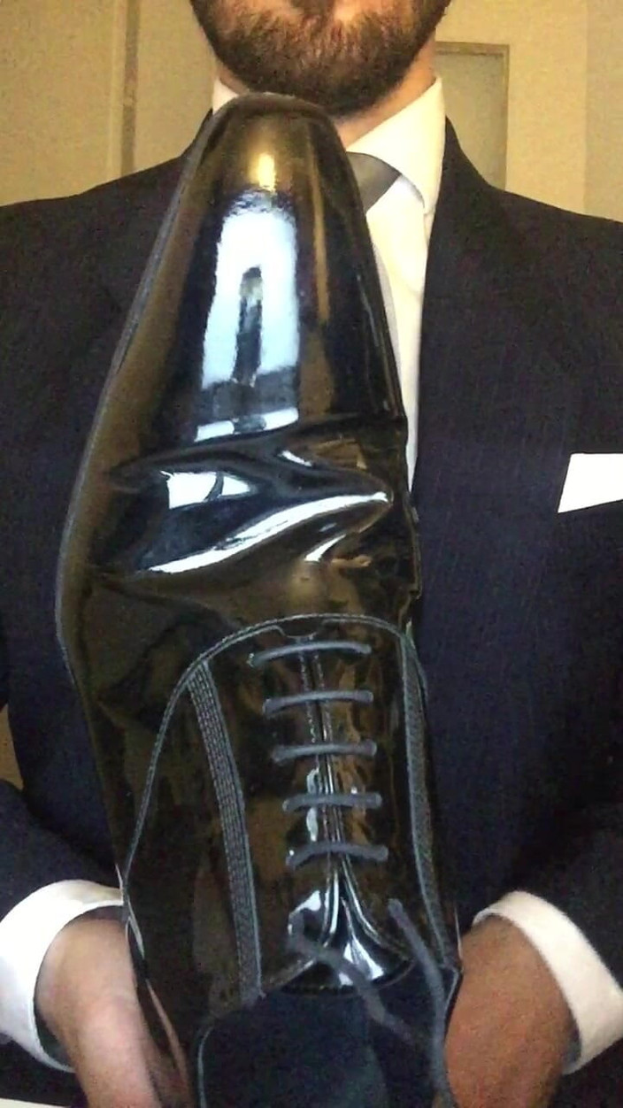 Master Shiny Shoes: CEO keskinleşiyor