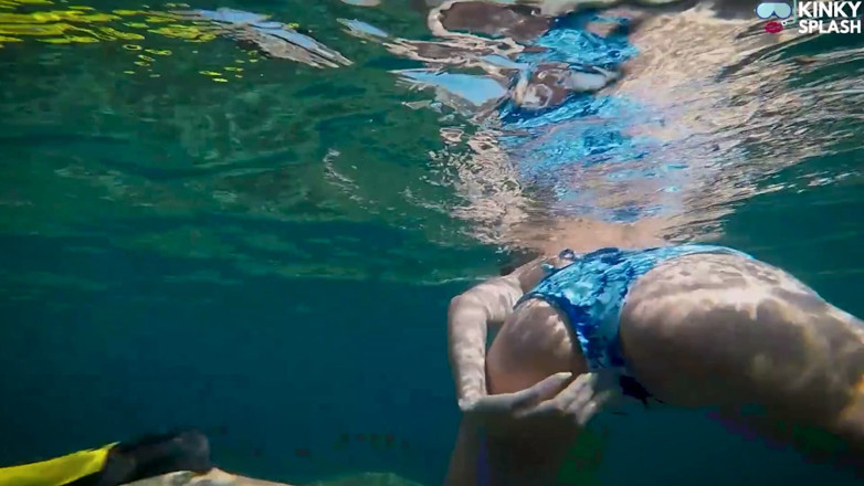 UKCuteGirl Lucy Lauren: Underwater Beach Flasher - Bikini, Long Fins &amp; Naughty Ocean Tease