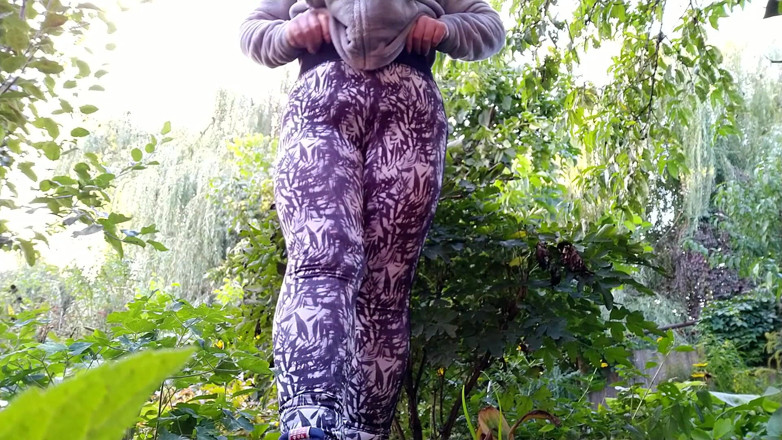 Elena: My golden nectar for you outdoors in yoga pants.