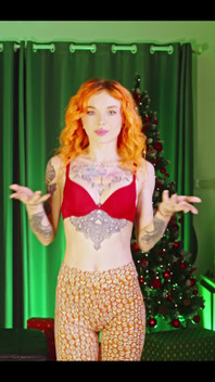 Which Christmas Outfit Looks the Best on Me in Your Opinion?