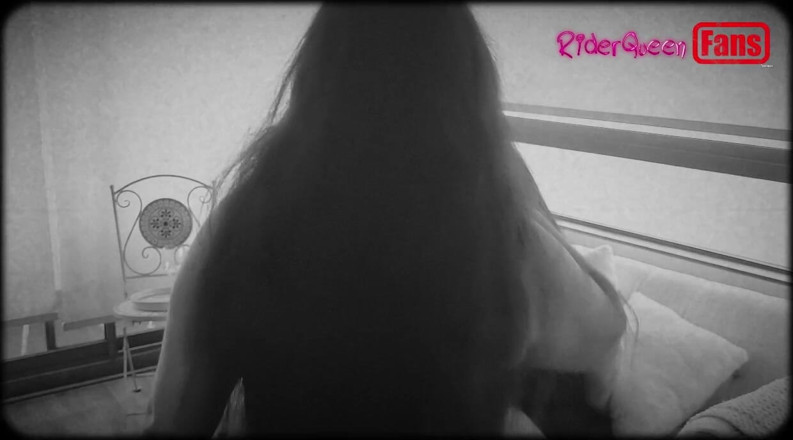 Riderqueen: 팬을 위한 비디오, 레즈 입학, 친구와 함께 탐색. 슬로우 모션 장면