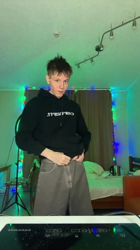 Regardez combien de sperme cette fille affamée peut arroser de sperme