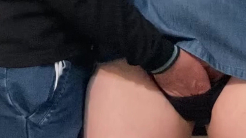 Niki studio: Uau!! Mâna unui străin pervers în chiloții mei sexy