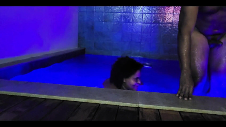 Jeanne Welsh: A madrasta estava tomando banho nua quando seu enteado entrou...