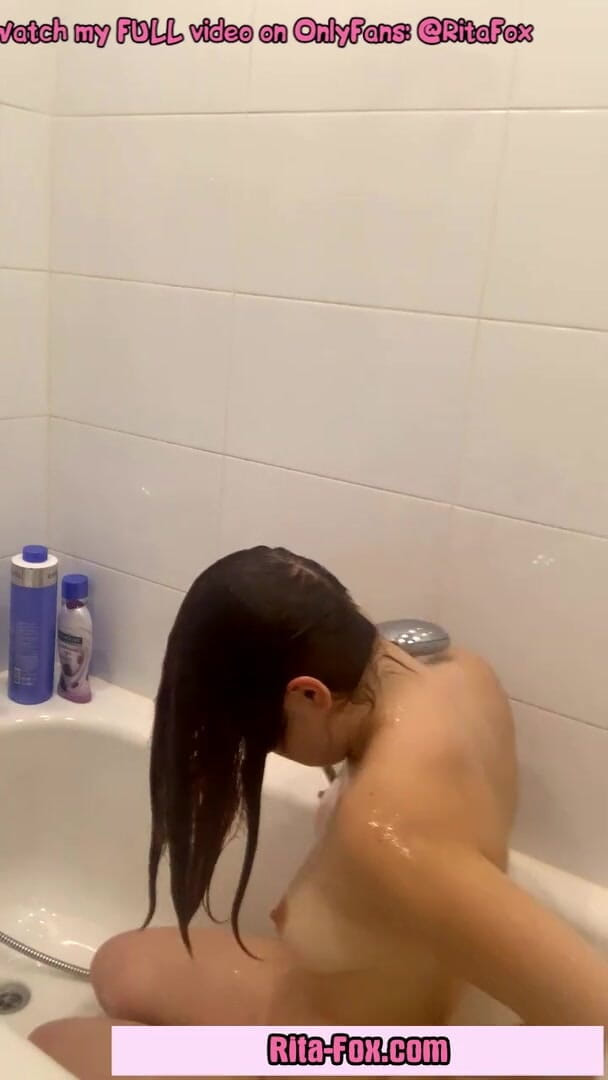 SugarNadya: Eu fui tomar banho e raspar minha buceta doce para...