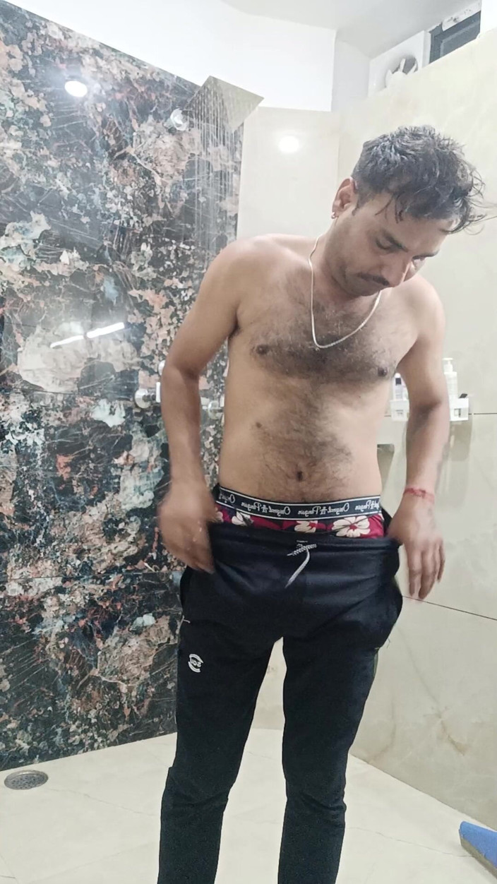 Rajasthani-old-lover: Indiano desi uomo sesso e spettacolo doccia scarpa e masturbazione
