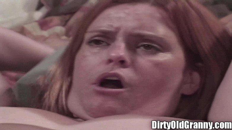 Dirty Old Granny: Flabby Freckle avó fode pau puta gross avó sexo!