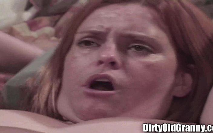 Dirty Old Granny: 통통한 주근깨 할머니 섹스 자지 걸레 총 할머니 섹스!