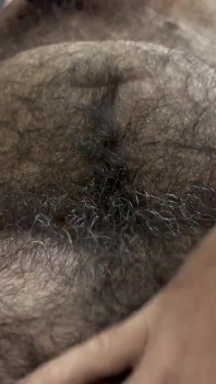Gioco di pelliccia: pov un orso bisessuale estremamente peloso sborra mentre si strofina il suo corpo peloso