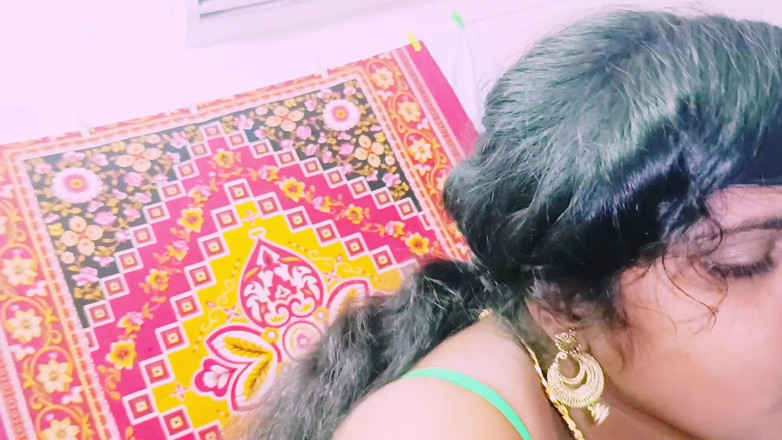 Telugu honey lips: デジ継母と義理の息子ディルドコンドームファック