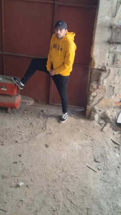 jerkofflover: Masturbujem V Opustenej Fabrike Vonku V Exteriéri a Vo Vnútri...