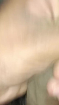 Chico indio lleno de semen masturbándose como una flor, nuevo video apasionado de 2025