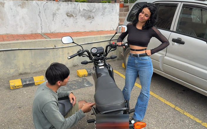 Juliana Palvin: Ich helfe einem süßen fremden mädchen mit ihrem neuen Motorrad...