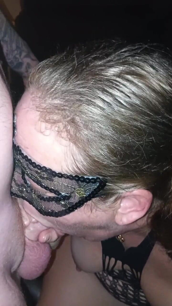 Nickyloves: Smoking fetish cum slut: nyepong kontol dan ngentot gaya doggy...