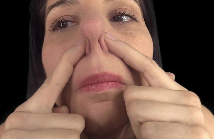 Quinn brooks: Cum to My Nose Pinching-wmv
