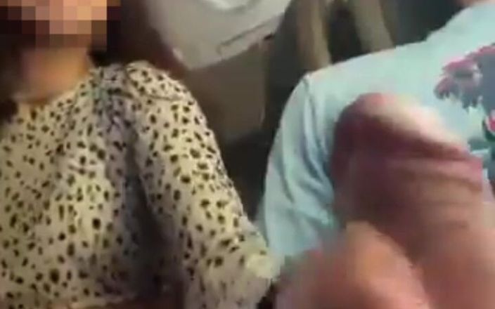 Hotfuck20: Bus-handjob