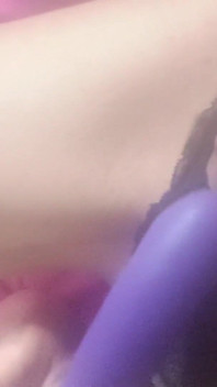 MILF Filmuje Siebie Masturbującą Się
