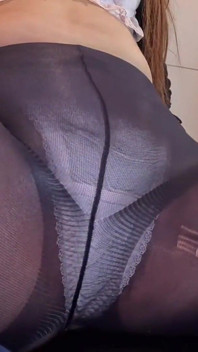 Stávkující kráska ztrácí kontrolu creampie prsty nebo kouření na obličeji