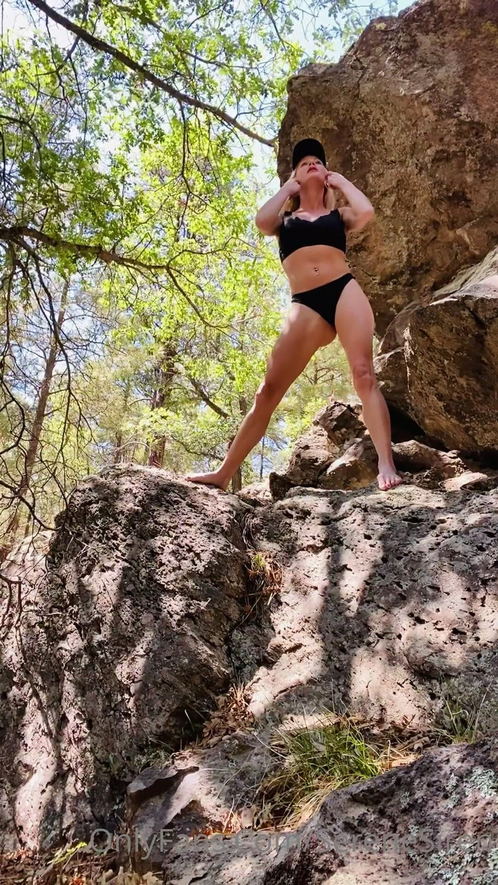 Serene Siren: Đi Bộ Đường Dài Làm Cho Tôi Hứng Tình Vì Vậy...