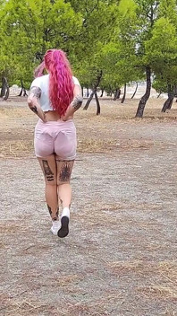 Riscant în aer liber rulează Sport nud riscă în parc