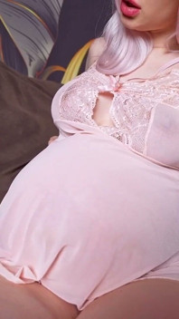 妊娠9ヶ月と大きなお腹