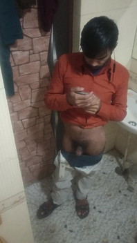 Ho girato il video da solo in bagno.