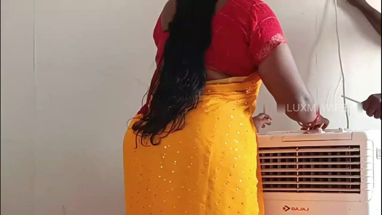 Luxmi Wife: Elektriker fickt hausfrau sexy sari - teil 1