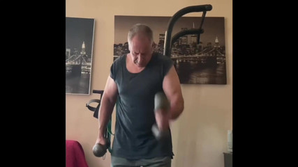 Alex Igogo: Träna och onanera