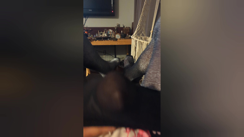 Pantyhose Jasmine: Mengidamkan zakar dalam pantat dan mulut saya semasa memakai pantyhose