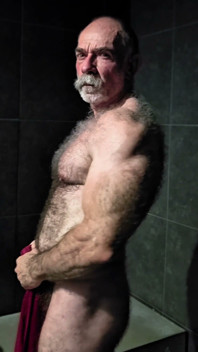 털이 무성한 근육 새아빠