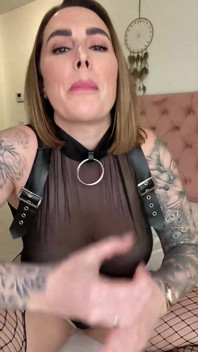 Grande culo paige turnah dominazione femminile ti sta sfidando a una sega dura mentre ti stuzzica puoi resistere