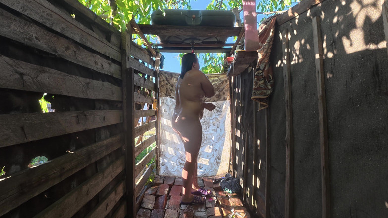 SchoolPrincess: Pasangan mandi di luar