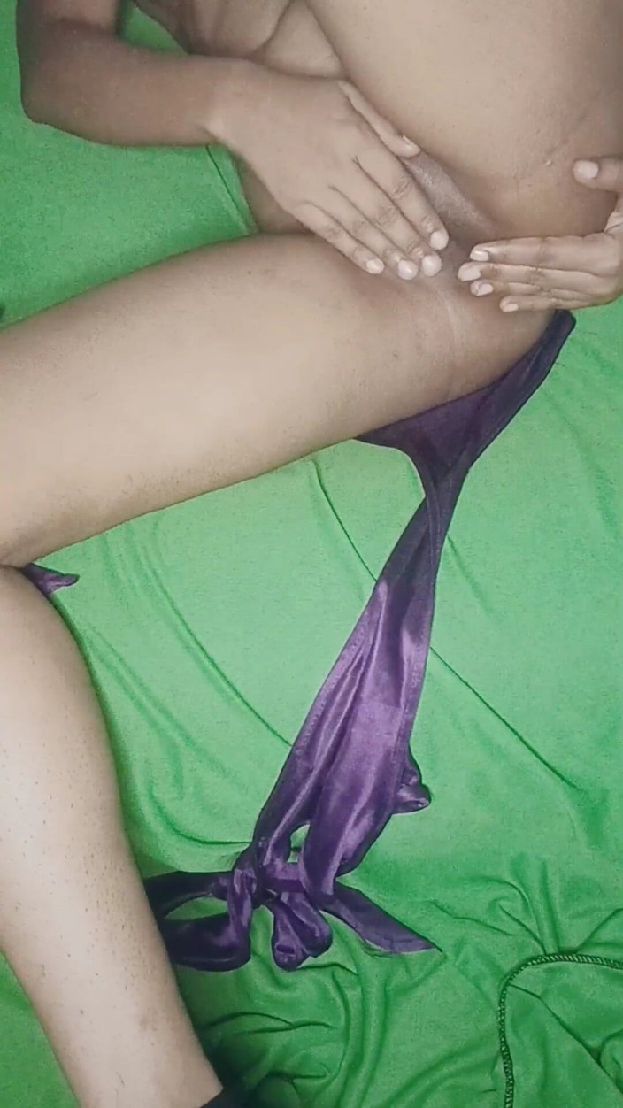 Rossy-sexy: Saya sangat terangsang; Suami saya tiada, dan saya perlu dikongkek,...