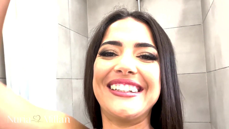 Nuria Millan: Arsch dehnen und Prolaps mit riesigem dildo