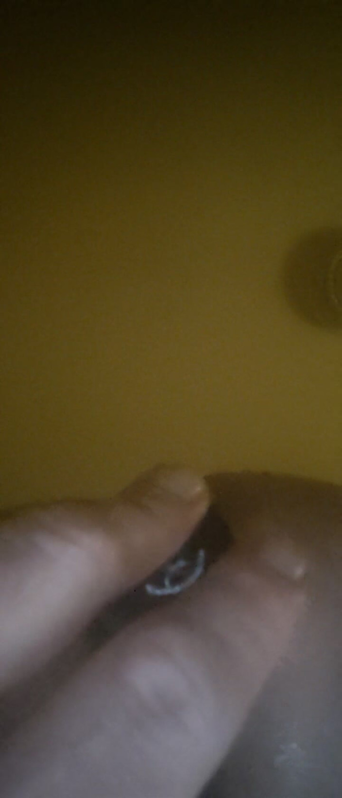 Ramzyka2: Dildon är stor och jag tyckte om det, det kändes riktigt...