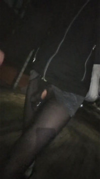 Plimbare prin oraș în jambiere see-through (umflă meggings)