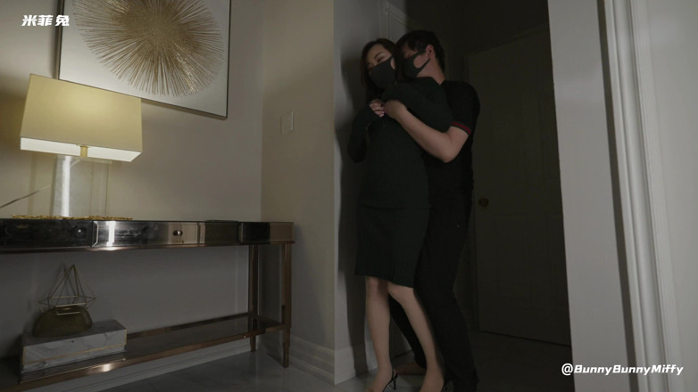 Bunny Miffy: ゴミ出しをしたら隣人に続き、潮吹きオーガズムまで犯しまくる